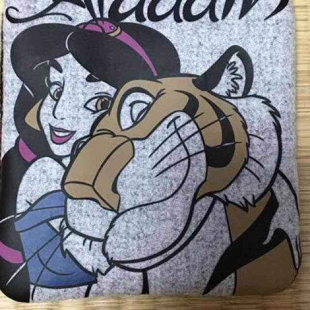 ディズニー・ジャスミン柄ハリスツイード生地切替2wayポーチ < ブランド ディズニー・ジャスミン柄ハリスツイード生地切替2wayポーチ < ブランドの