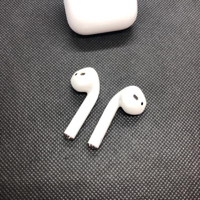 即決 純正品 Apple アップル AirPods エアーポッズ 第二世代 < 家電/AV  即決 純正品 Apple アップル AirPods エアーポッズ 第二世代 < 家電/AVの