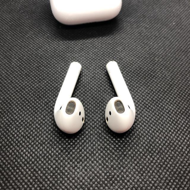 即決 純正品 Apple アップル AirPods エアーポッズ 第二世代 < 家電/AV  即決 純正品 Apple アップル AirPods エアーポッズ 第二世代 < 家電/AVの