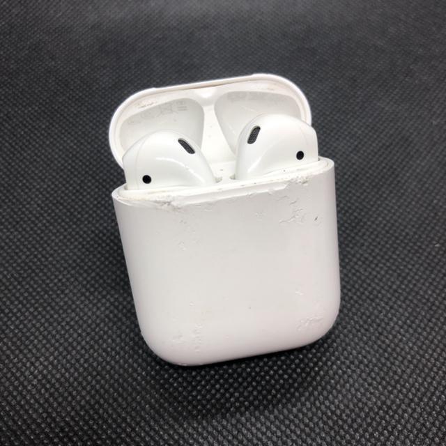 即決 純正品 Apple アップル AirPods エアーポッズ 第二世代 < 家電/AV  即決 純正品 Apple アップル AirPods エアーポッズ 第二世代 < 家電/AVの