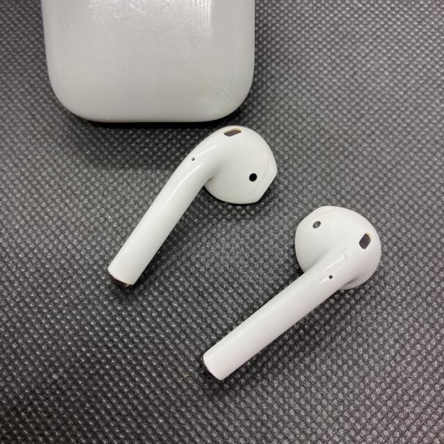 即決 Apple アップル AirPods エアーポッズ 第二世代 < 家電/AV  即決 Apple アップル AirPods エアーポッズ 第二世代 < 家電/AVの