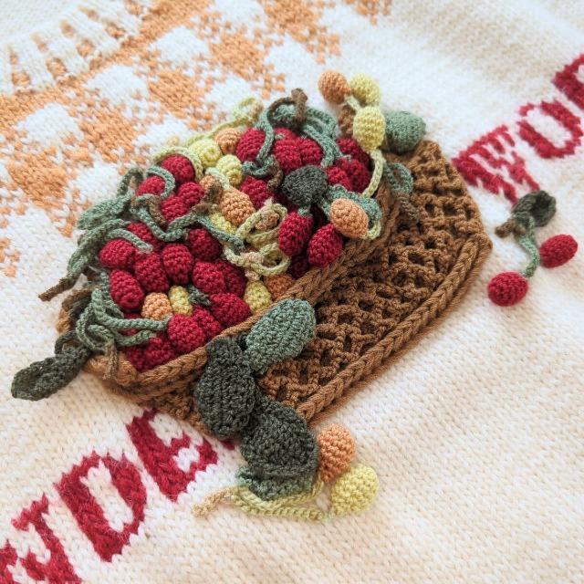 ワンダフルワールド/カネコイサオ/KANEKO ISAO/97年秋冬カタログ掲載/ウール籠チェリーモチーフ付セーター チェリー籠 < ブランド ワンダフルワールド/カネコイサオ/KANEKO ISAO/97年秋冬カタログ掲載/ウール籠チェリーモチーフ付セーター チェリー籠 < ブランドの