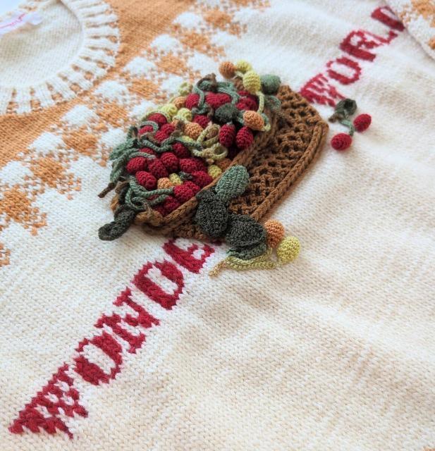 ワンダフルワールド/カネコイサオ/KANEKO ISAO/97年秋冬カタログ掲載/ウール籠チェリーモチーフ付セーター チェリー籠 < ブランド ワンダフルワールド/カネコイサオ/KANEKO ISAO/97年秋冬カタログ掲載/ウール籠チェリーモチーフ付セーター チェリー籠 < ブランドの