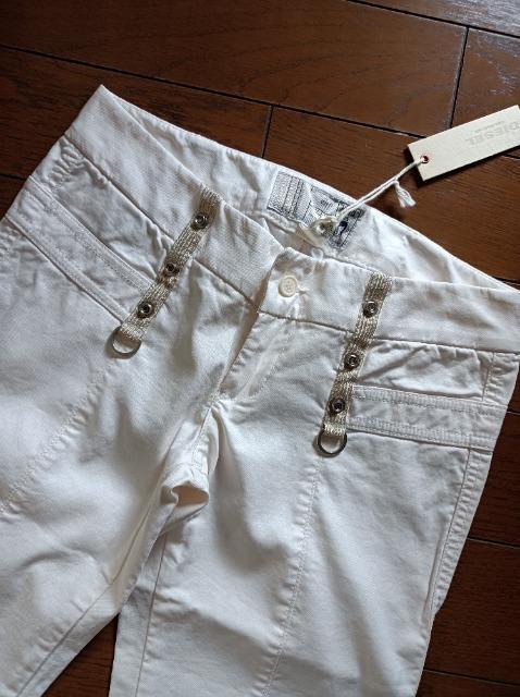 DIESEL★新品タグ付き超美脚足長パンツ★ラメ入り白★素敵過ぎ★めちゃくちゃカッコイイ★粋★ディーゼル★お得に★ < 女性ファッション  DIESEL★新品タグ付き超美脚足長パンツ★ラメ入り白★素敵過ぎ★めちゃくちゃカッコイイ★粋★ディーゼル★お得に★  < 女性ファッションの