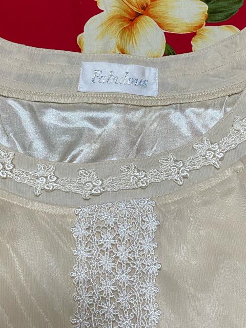 ファビュラス☆上品☆ベージュレーストップス☆ < 女性ファッション  ファビュラス☆上品☆ベージュレーストップス☆ < 女性ファッションの