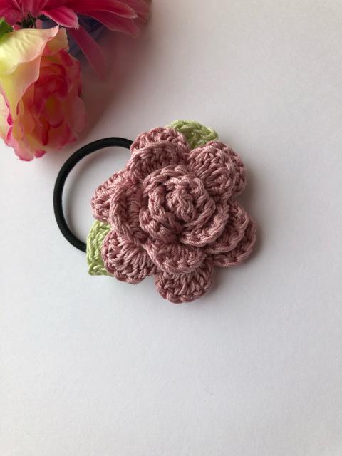 ハンドメイド ヘアゴム レース糸で編んだ薔薇♪ axes好き♪ 花 < 女性ファッション  ハンドメイド ヘアゴム レース糸で編んだ薔薇♪ axes好き♪ 花 < 女性ファッションの
