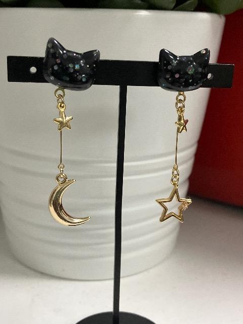 ハンドメイド レジン ねこのピアス < 女性ファッション  ハンドメイド レジン ねこのピアス  < 女性ファッションの