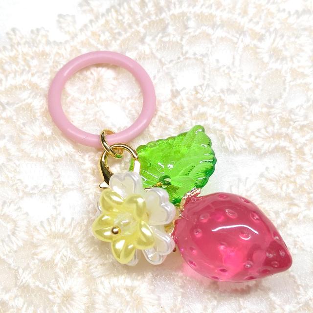 ハンドメイド☆目印チャーム☆クリア苺☆濃ピンク < 女性ファッション ハンドメイド☆目印チャーム☆クリア苺☆濃ピンク < 女性ファッションの