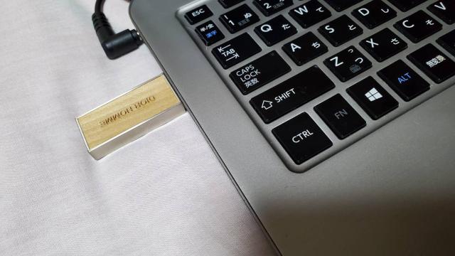 正規良 レア ディオールオム ブランドロゴエンブレム USBメモリー 8G メタリックシルバー×ウッド 箱有 < ブランド  正規良 レア ディオールオム ブランドロゴエンブレム USBメモリー 8G メタリックシルバー×ウッド 箱有 < ブランドの