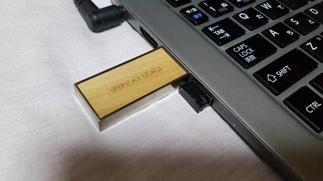 正規良 レア ディオールオム ブランドロゴエンブレム USBメモリー 8G メタリックシルバー×ウッド 箱有 < ブランド  正規良 レア ディオールオム ブランドロゴエンブレム USBメモリー 8G メタリックシルバー×ウッド 箱有 < ブランドの