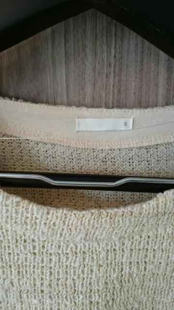 オフホワイト 金ラメ ミニワンピース チュニック ニット セーター 毛玉有り 使用感有り < 女性ファッション  オフホワイト 金ラメ ミニワンピース チュニック ニット セーター 毛玉有り 使用感有り < 女性ファッションの