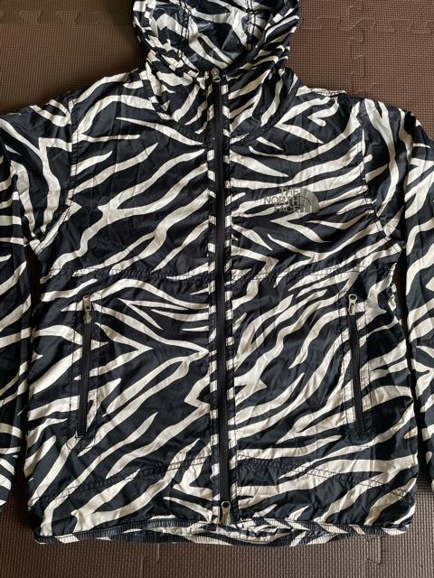 NORTH FACE PURPLE LABEL ノースフェイス パープルレーベルNP2236N パーカー 白黒 ゼブラ サイズ M < ブランド  NORTH FACE PURPLE LABEL ノースフェイス パープルレーベルNP2236N パーカー 白黒 ゼブラ サイズ M < ブランドの
