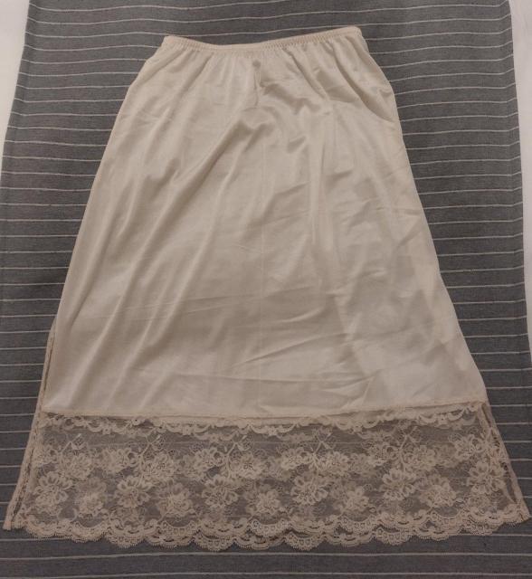 ワコール ベージュピンク ひざ丈ペチコート 60cm H85~93cm 透け防止 < 女性ファッション  ワコール ベージュピンク ひざ丈ペチコート 60cm H85~93cm 透け防止  < 女性ファッションの