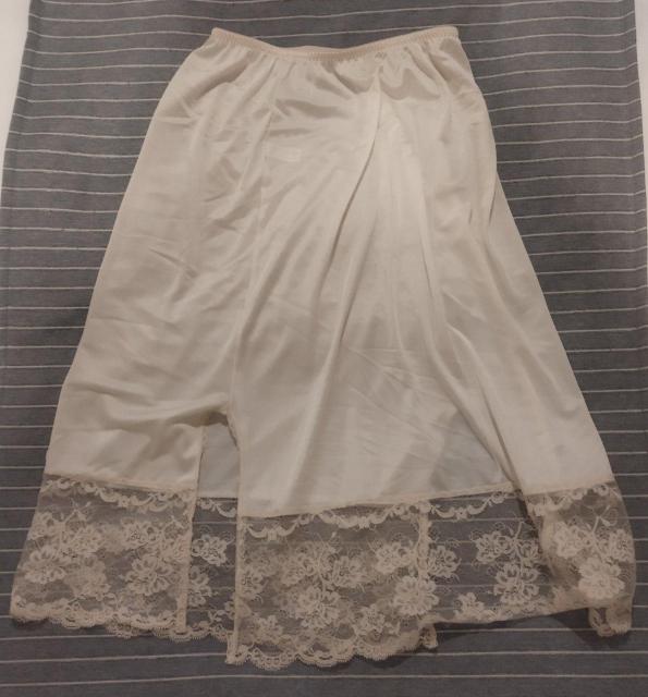 ワコール ベージュピンク ひざ丈ペチコート 60cm H85~93cm 透け防止 < 女性ファッション  ワコール ベージュピンク ひざ丈ペチコート 60cm H85~93cm 透け防止 < 女性ファッションの