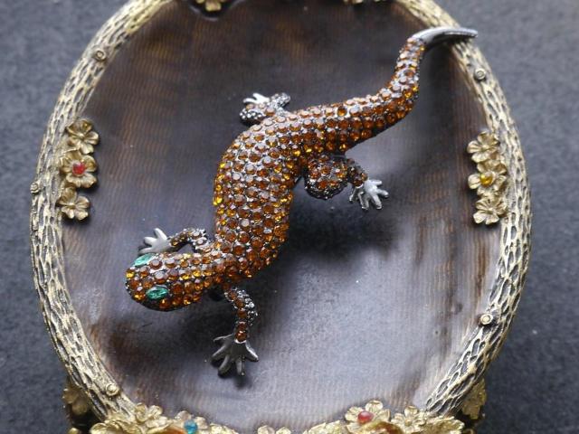 新品アンティーク調キラキラストーン蜥蜴とかげブローチ 大きめ  < 女性アクセサリー/時計  新品アンティーク調キラキラストーン蜥蜴とかげブローチ 大きめ   < 女性アクセサリー/時計の