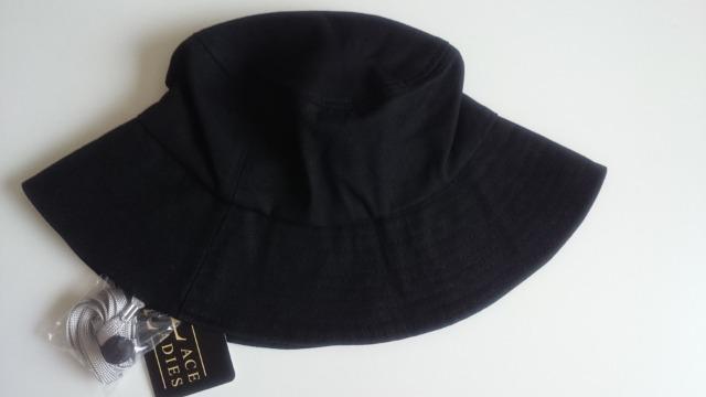 新品タグ付き★カジュアルハット★ブラック★ストラップ付き★帽子★ < 女性ファッション 新品タグ付き★カジュアルハット★ブラック★ストラップ付き★帽子★ < 女性ファッションの