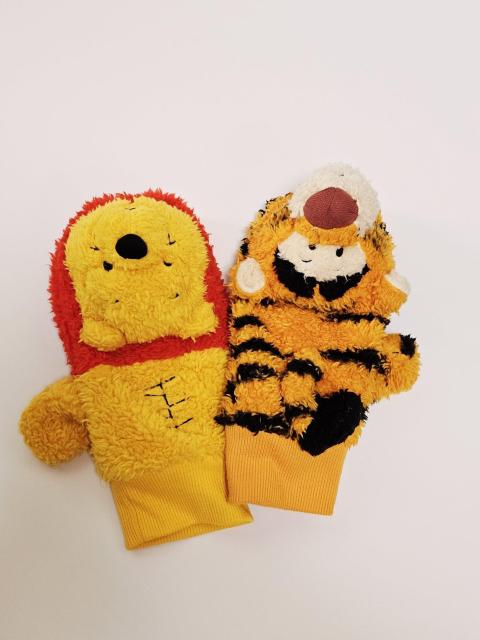 DISNEY RESORT プーさん ティガー ミトン 手袋 ぬいぐるみ < アニメ/コミック/キャラクター DISNEY RESORT プーさん ティガー ミトン 手袋 ぬいぐるみ < アニメ/コミック/キャラクターの