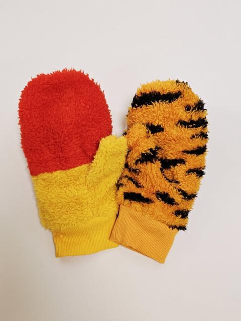 DISNEY RESORT プーさん ティガー ミトン 手袋 ぬいぐるみ < アニメ/コミック/キャラクター DISNEY RESORT プーさん ティガー ミトン 手袋 ぬいぐるみ < アニメ/コミック/キャラクターの