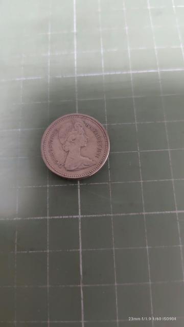 イギリス1ポンド硬貨(1983)♪ < ホビー イギリス1ポンド硬貨(1983)♪ < ホビーの