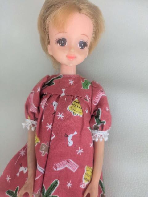 ジェニー ドール クリスマスワンピース 金髪ショートヘア 髪カット 身長約22cm 人形本体 着せ替え人形 < おもちゃ ジェニー ドール クリスマスワンピース 金髪ショートヘア 髪カット 身長約22cm 人形本体 着せ替え人形 < おもちゃの