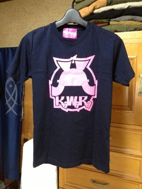 カワラワークス プリント 半袖Tシャツ Sサイズ ネイビー 紺×ピンク 日本製 ロック 黒 < 男性ファッション  カワラワークス プリント 半袖Tシャツ Sサイズ ネイビー 紺×ピンク 日本製 ロック 黒  < 男性ファッションの