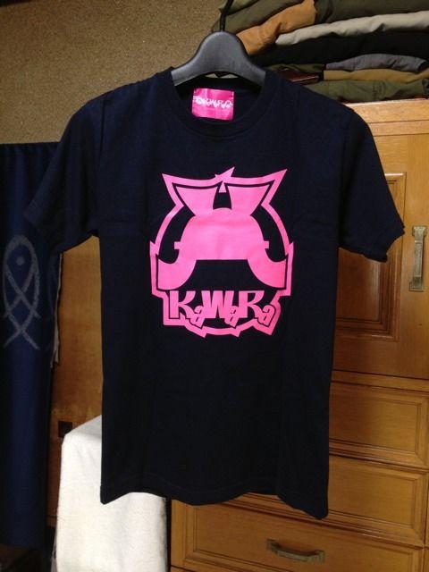 カワラワークス プリント 半袖Tシャツ Sサイズ ネイビー 紺×ピンク 日本製 ロック 黒 < 男性ファッション  カワラワークス プリント 半袖Tシャツ Sサイズ ネイビー 紺×ピンク 日本製 ロック 黒 < 男性ファッションの