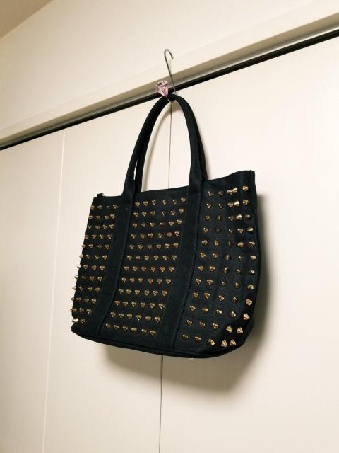 goldスタッズ 黒 トートバッグ 裏地赤 トゲトゲ < 女性ファッション goldスタッズ 黒 トートバッグ 裏地赤 トゲトゲ < 女性ファッションの