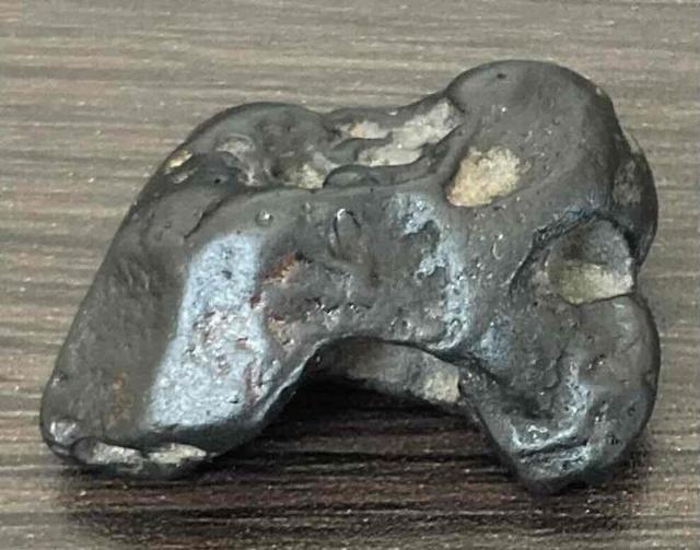 1,300円スタート!「ワイヤー作家」や「ジュエリー作家」の素材に阿波隕石! < 女性ファッション  1,300円スタート!「ワイヤー作家」や「ジュエリー作家」の素材に阿波隕石!  < 女性ファッションの