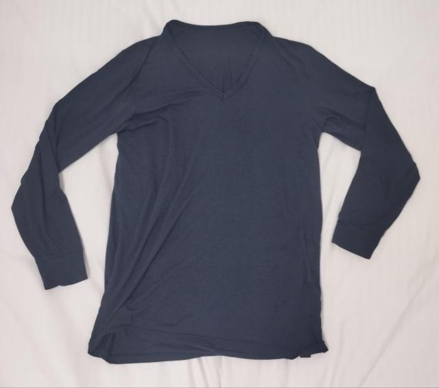 ユニクロ ヒートテック 紺 Vネック長袖Tシャツ メンズM < 男性ファッション  ユニクロ ヒートテック 紺 Vネック長袖Tシャツ メンズM  < 男性ファッションの