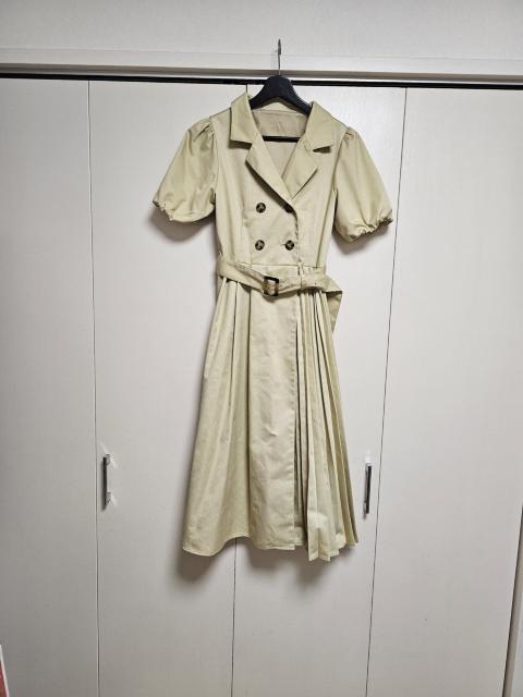 Areeam パフスリーブ トレンチコートプリーツロングワンピース F あいにゃん < 女性ファッション  Areeam パフスリーブ トレンチコートプリーツロングワンピース F あいにゃん  < 女性ファッションの