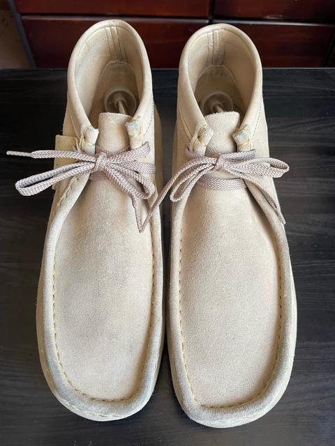 Clarks クラークス ワラビーブーツ メンズ カジュアル WALLABEE BOOT 35405 10M スエード サンド色 < ブランド  Clarks クラークス ワラビーブーツ メンズ カジュアル WALLABEE BOOT 35405 10M スエード サンド色 < ブランドの