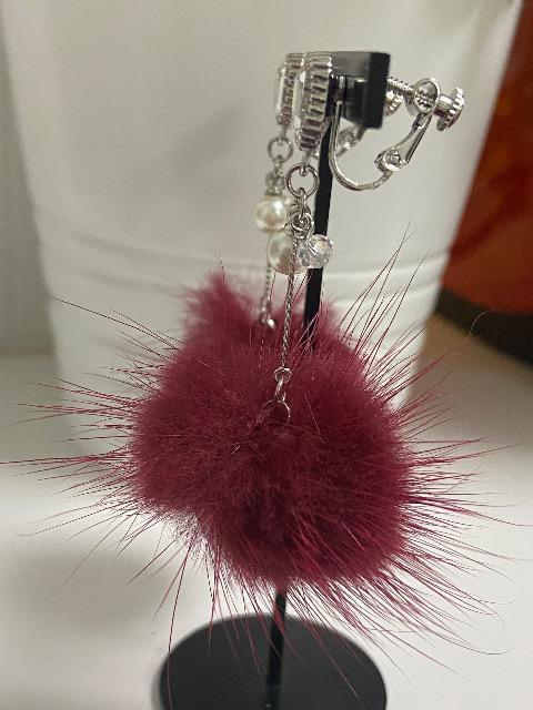 ハンドメイド フェイクファーのチャームとパールビーズ、ビーズを使用したイヤリング ボルドー < 女性ファッション  ハンドメイド フェイクファーのチャームとパールビーズ、ビーズを使用したイヤリング ボルドー < 女性ファッションの