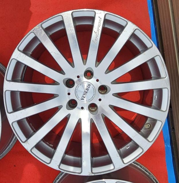 COSMIC ヴェネルディ エレボラーニ VENERDI hereborrani19インチ 8.5J +43 PCD114.3 < 自動車/バイク COSMIC ヴェネルディ エレボラーニ VENERDI hereborrani19インチ 8.5J +43 PCD114.3 < 自動車/バイク