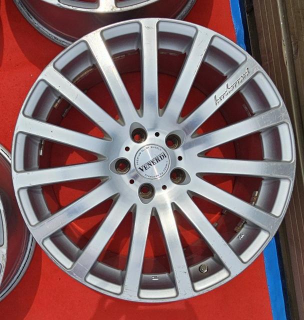 COSMIC ヴェネルディ エレボラーニ VENERDI hereborrani19インチ 8.5J +43 PCD114.3 < 自動車/バイク COSMIC ヴェネルディ エレボラーニ VENERDI hereborrani19インチ 8.5J +43 PCD114.3 < 自動車/バイク