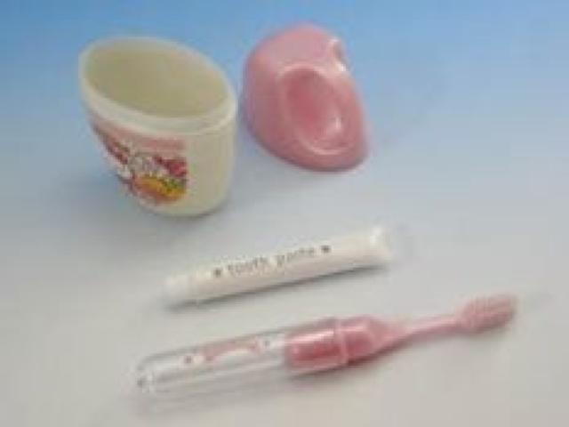 【キティ】可愛い♪学校.オフィスランチ後に 携帯用 歯磨き.ハミガキ 3点セット < おもちゃ 【キティ】可愛い♪学校.オフィスランチ後に 携帯用 歯磨き.ハミガキ 3点セット < おもちゃの