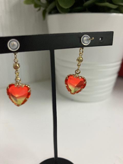 ハンドメイド ハートのグラデーションチャームを使用したピアス < 女性ファッション  ハンドメイド ハートのグラデーションチャームを使用したピアス < 女性ファッションの