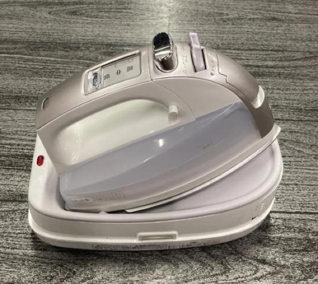 日立 スチームアイロン コードレス 高温・中温スチーム ケース付き CSI-305 S プラチナ < 家電/AV 日立 スチームアイロン コードレス 高温・中温スチーム ケース付き CSI-305 S プラチナ < 家電/AVの