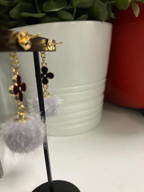 ハンドメイド ファーボールチャームを使用したピアス < 女性ファッション  ハンドメイド ファーボールチャームを使用したピアス < 女性ファッションの