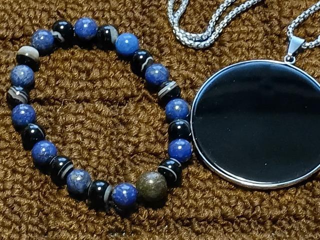 ��_���ł��B���͂Ȗ������p���[�Q�_�@�l�b�N���X�ƃu���X�̃Z�b�g�ł��B�u���E�́v �� �����A�N�Z�T���[/���v�� 