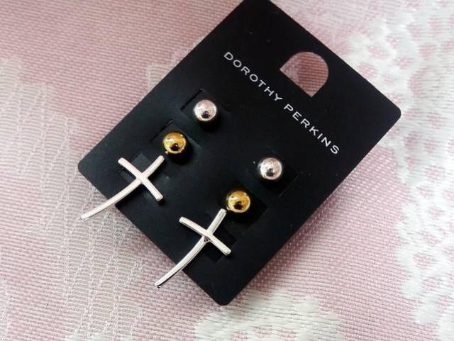 新品DOROTHY PERKINSゴスロリアンティーク調ピアス3点セット < ブランド 新品DOROTHY PERKINSゴスロリアンティーク調ピアス3点セット < ブランドの