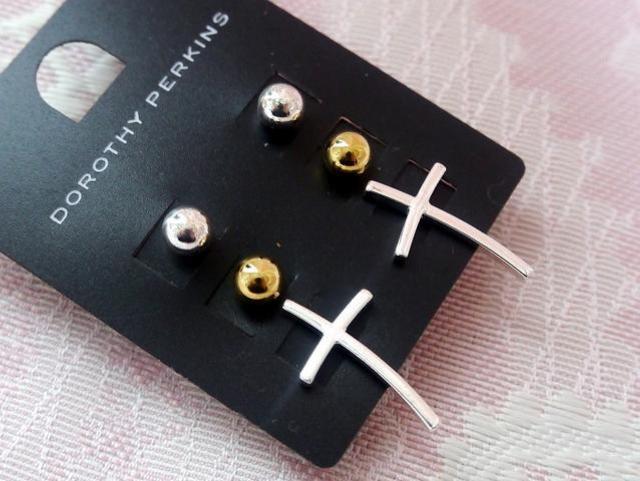 新品DOROTHY PERKINSゴスロリアンティーク調ピアス3点セット < ブランド 新品DOROTHY PERKINSゴスロリアンティーク調ピアス3点セット < ブランドの