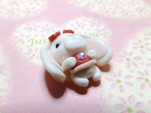 デコパーツ♪樹脂粘土 お花を着けた愛嬌ある たれ耳ワンちゃん/犬 < 香水/コスメ/ネイル デコパーツ♪樹脂粘土 お花を着けた愛嬌ある たれ耳ワンちゃん/犬 < 香水/コスメ/ネイルの