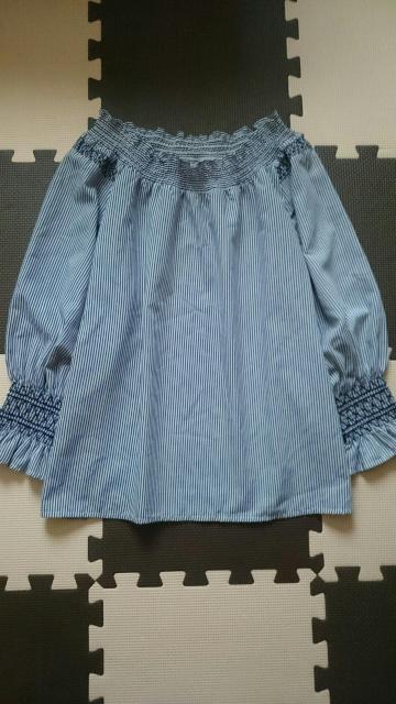 grove グローブ☆ふんわりギャザートップス★ボリュームスリーブ☆ピンストライプ×刺繍★ < ブランド  grove グローブ☆ふんわりギャザートップス★ボリュームスリーブ☆ピンストライプ×刺繍★ < ブランドの