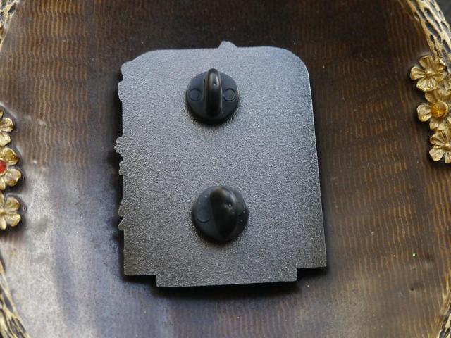 新品 釣りを楽しむ子供たちの背後に忍び寄る半魚人 ピンズ ピンバッジ ピンブローチ < 男性アクセサリー/時計  新品 釣りを楽しむ子供たちの背後に忍び寄る半魚人 ピンズ ピンバッジ ピンブローチ < 男性アクセサリー/時計の