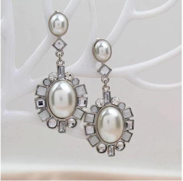 新品 FOREVER21 アンティーク調ストーンフェイクパールピアス < ブランド  新品 FOREVER21 アンティーク調ストーンフェイクパールピアス  < ブランドの