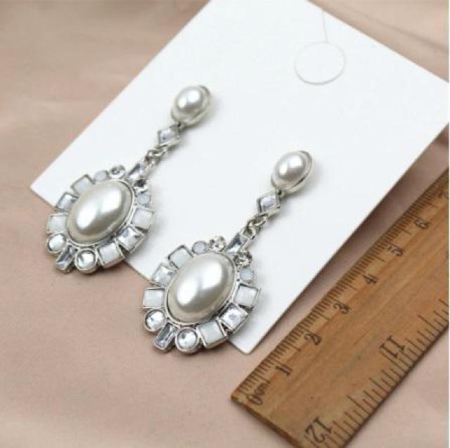 新品 FOREVER21 アンティーク調ストーンフェイクパールピアス < ブランド  新品 FOREVER21 アンティーク調ストーンフェイクパールピアス < ブランドの