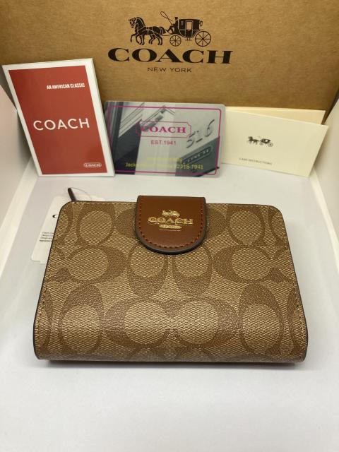 COACH  コーチ  C0082  二つ折り財布   ラグジュアリー  PVC レザー  コーナー ジップ  カーキ×サドル2 < ブランド  COACH  コーチ  C0082  二つ折り財布   ラグジュアリー  PVC レザー  コーナー ジップ  カーキ×サドル2  < ブランドの
