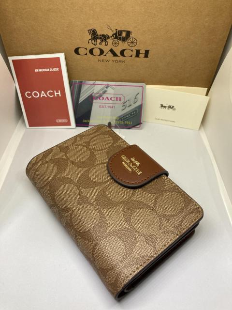 COACH  コーチ  C0082  二つ折り財布   ラグジュアリー  PVC レザー  コーナー ジップ  カーキ×サドル2 < ブランド  COACH  コーチ  C0082  二つ折り財布   ラグジュアリー  PVC レザー  コーナー ジップ  カーキ×サドル2 < ブランドの