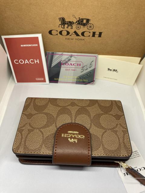 COACH  コーチ  C0082  二つ折り財布   ラグジュアリー  PVC レザー  コーナー ジップ  カーキ×サドル2 < ブランド  COACH  コーチ  C0082  二つ折り財布   ラグジュアリー  PVC レザー  コーナー ジップ  カーキ×サドル2 < ブランドの