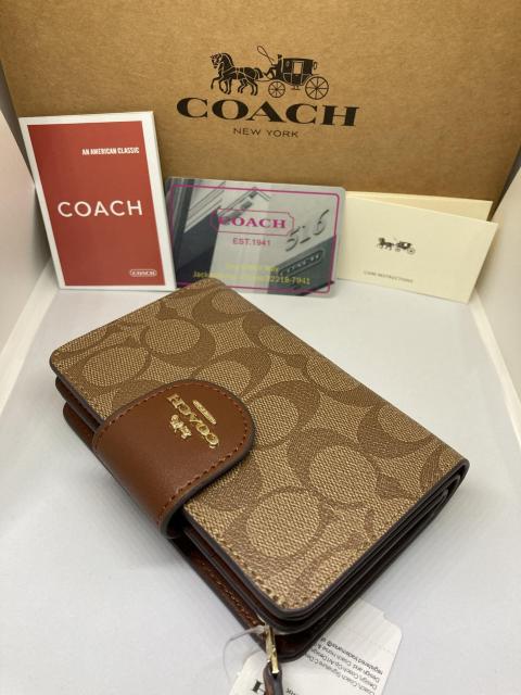 COACH  コーチ  C0082  二つ折り財布   ラグジュアリー  PVC レザー  コーナー ジップ  カーキ×サドル2 < ブランド  COACH  コーチ  C0082  二つ折り財布   ラグジュアリー  PVC レザー  コーナー ジップ  カーキ×サドル2 < ブランドの